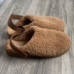 UGG women Tan Shearling Slippers